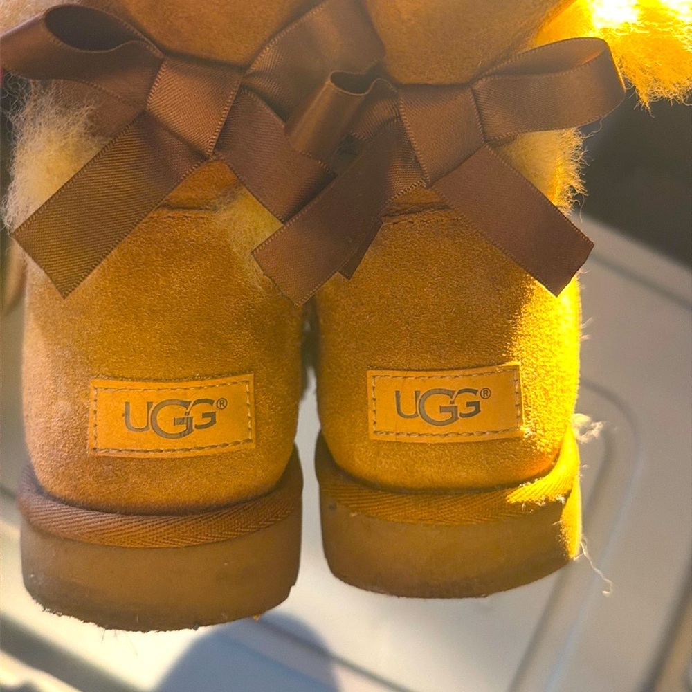 UGG woman’s Chestnut Bow-Back Shearling Boots